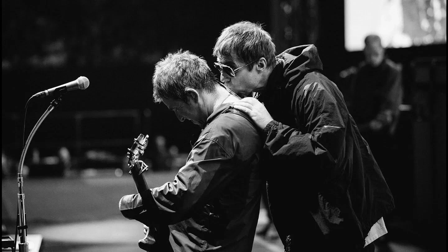 https://www.radiorock.com.br/noticias/oasis-dont-look-back-in-anger-review